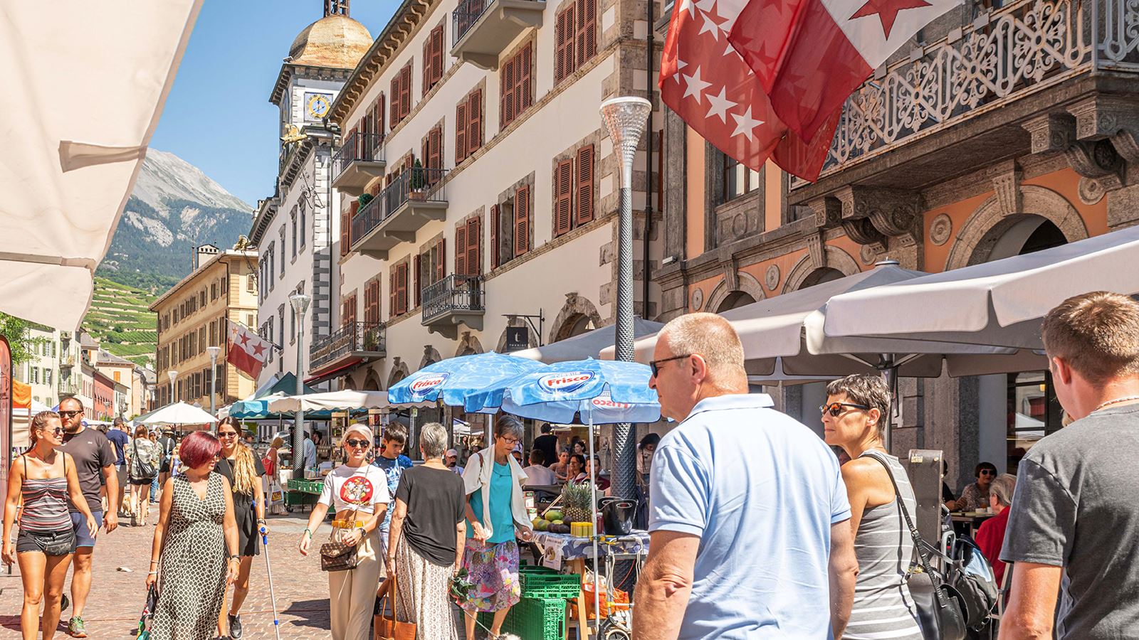 Sitten, der Hauptort des Kantons Wallis, hat eine wunderschöne Altstadt und ist auch ein guter Ausgangspunkt
