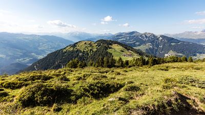 Magnificent view over the mountains and valleys down to the Walserdorf Obermutten.