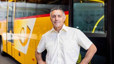 Die Strecke ist dank PostAuto im Sommer befahrbar, aber nur zehn Fahrerinnen und Fahrer wagen sich an diese Herkulesaufgabe. Einer von ihnen ist Josy Germanier.