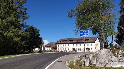 Take the 720 CarPostal line and discover the Col du Marchairuz and the many activities offered, in all seasons, by the Parc Jura Vaudois.
