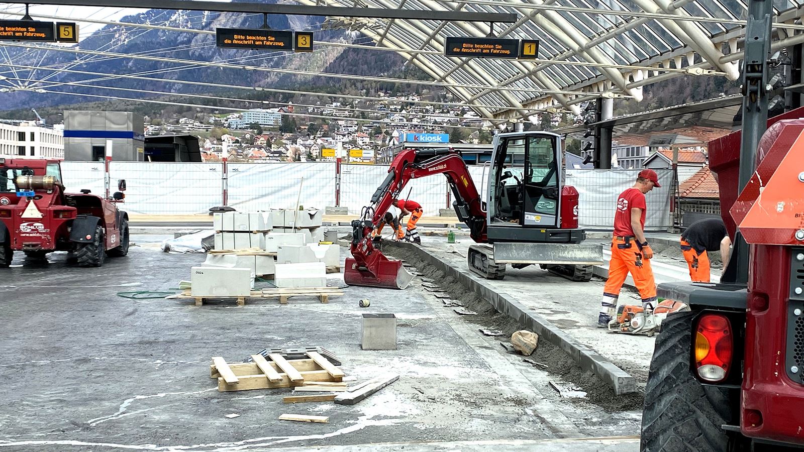 La station CarPostal de Coire pendant la transformation.