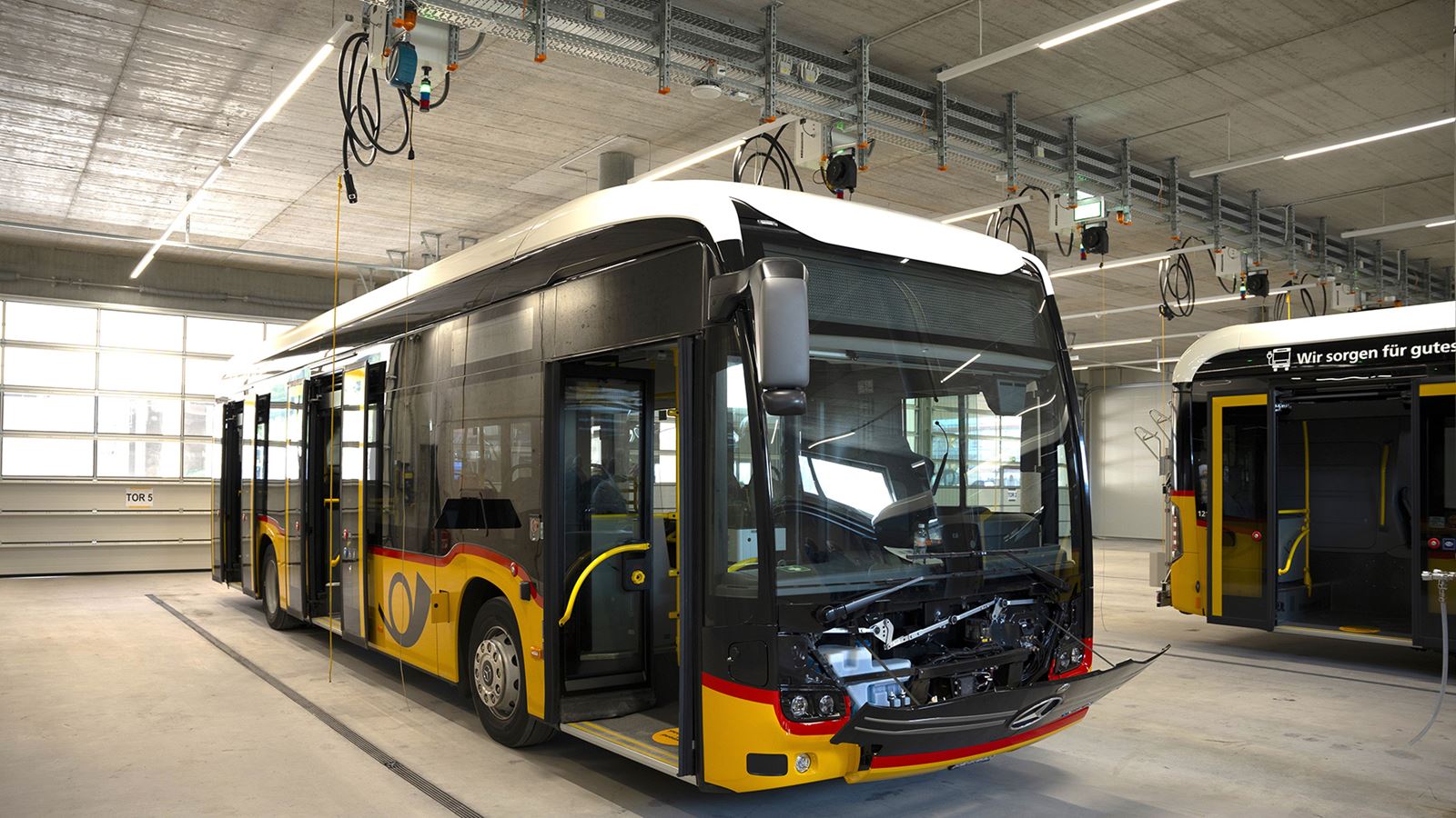 Cars postaux électriques dans le nouveau dépôt d’Interlaken/Wilderswil